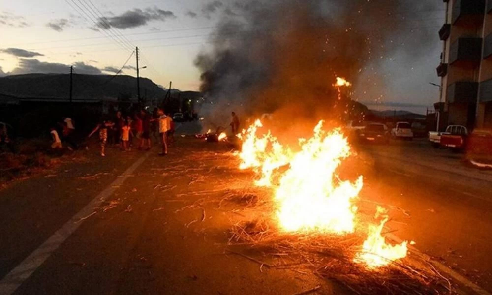 Ασπρόπυργος: Σε συναγερμό η ΕΛ.ΑΣ μετά τα επεισόδια με Ρομά στα διυλιστήρια – Φόβοι για αντίποινα - Συγκέντρωση στα Εξάρχεια τώρα